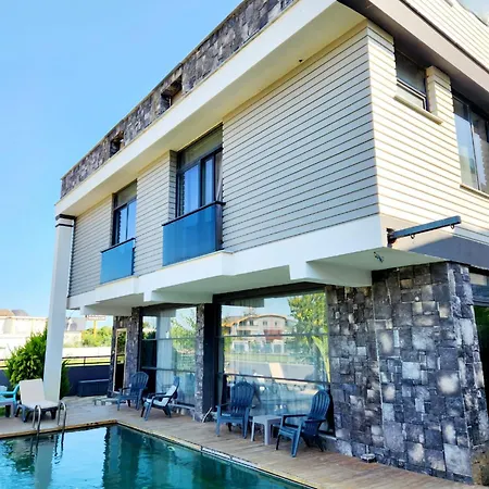 Oldskool Villas 15 Minutes Walk To Lara Beach